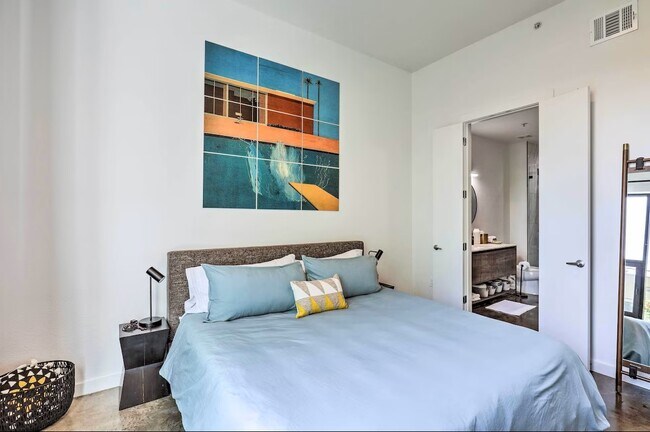 Building Photo - 2525 S Lamar Blvd