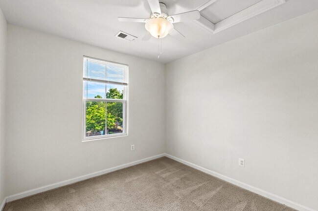 Building Photo - 46310 Creeping Primrose Ln