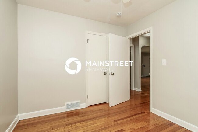 Building Photo - 3 Bedroom Pet-Friendly Home in Louisville,...