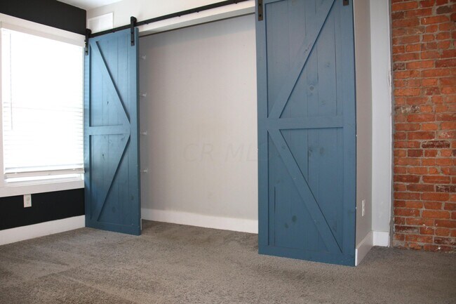 Building Photo - 723 Siebert St