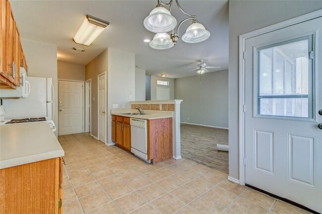 Building Photo - 2851 Southampton Way