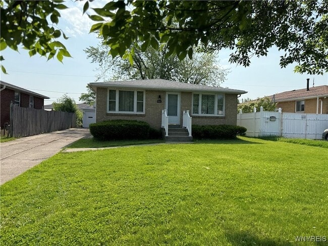 Primary Photo - 4867 N Bailey Ave