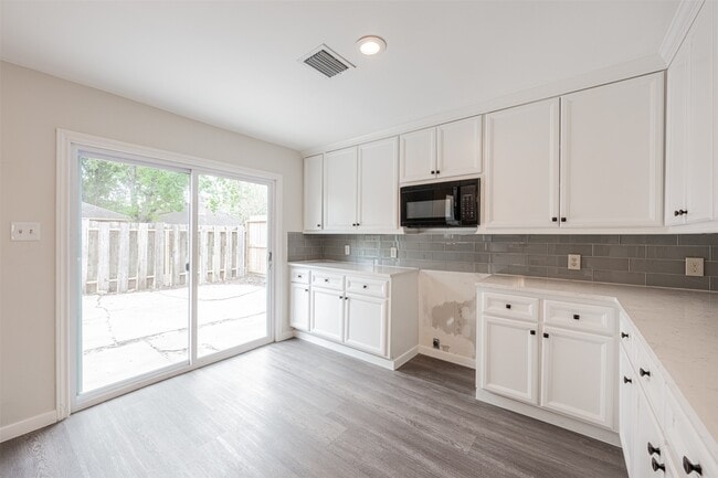 Building Photo - 6215 Portal Dr