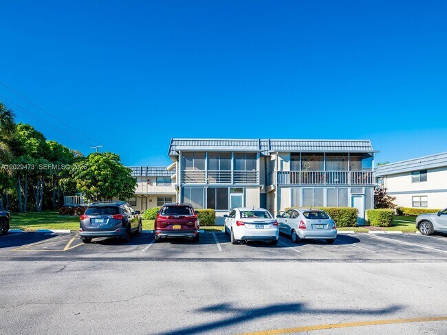 Building Photo - 718 Brittany Park