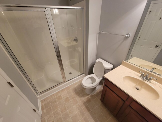 Building Photo - Stunning 4-Bedroom Home for Rent – Availab...