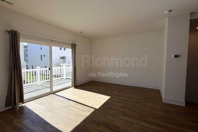 Building Photo - 15325 Sunray Wy