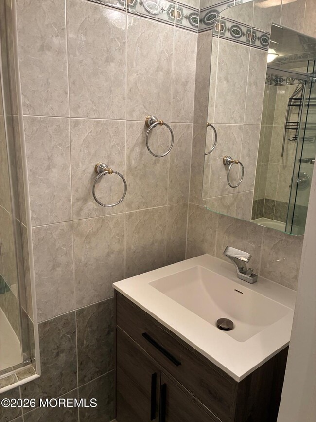 Building Photo - 131 Amberly Dr