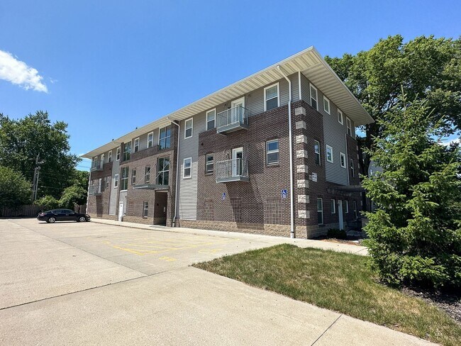 Interior Photo - 135 Campus Ave