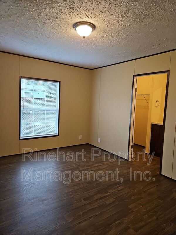 Building Photo - 1003 Ruby St
