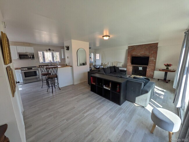 Building Photo - 37 Hill Rd