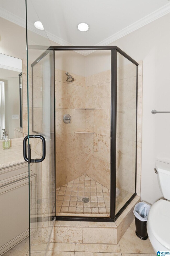 Building Photo - 2600 Highland Ave