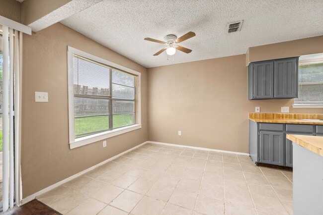 Building Photo - 6333 Scott Ct