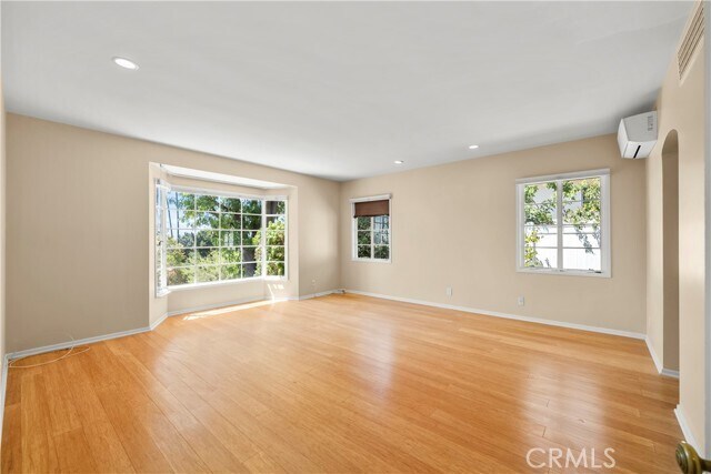 Building Photo - 523 Meadows Dr