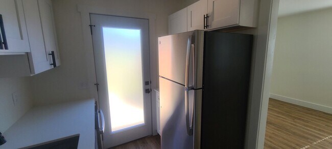 Building Photo - Completely Renovated 2BR, 1.5BA Duplex in West Nashville!