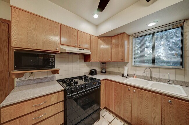 Building Photo - 1540 Spanish Moss Way