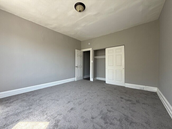 Building Photo - Three Bedroom Home In Baltimore With Park View