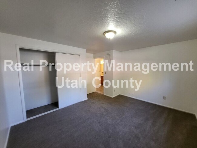 Building Photo - 1146 W 100 N