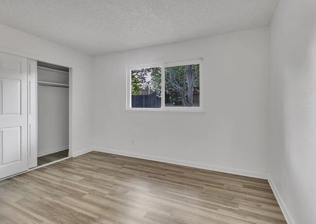 Building Photo - Beautiful 3/2 duplex in Citrus Heights!