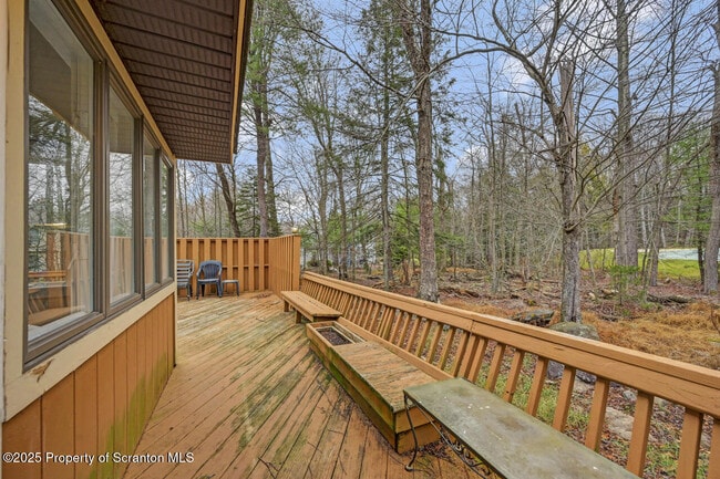 Building Photo - 300 Lake Rd