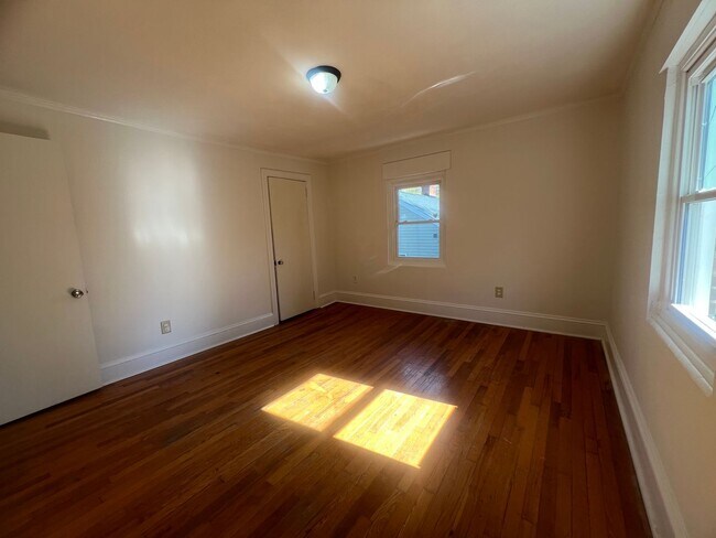 Building Photo - Spacious 4-Bedroom Brick Home with Hardwood Floors and Walk-In Closet