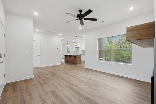 Building Photo - 276 Kinross Dr