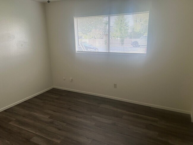 Building Photo - 112 Garnsey Ave