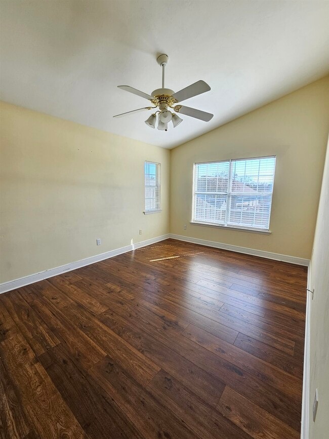 Building Photo - 3283 Emerson Ln