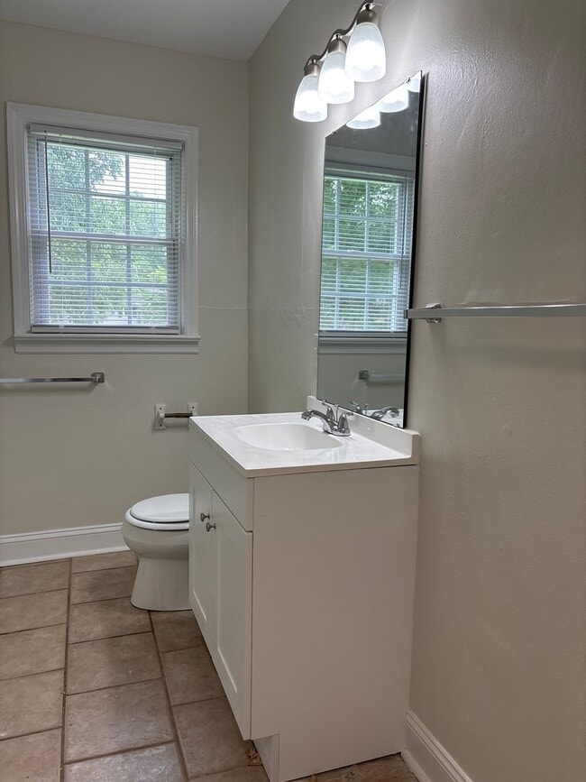 Building Photo - Nice 2 BR House off McKnight Mill Road