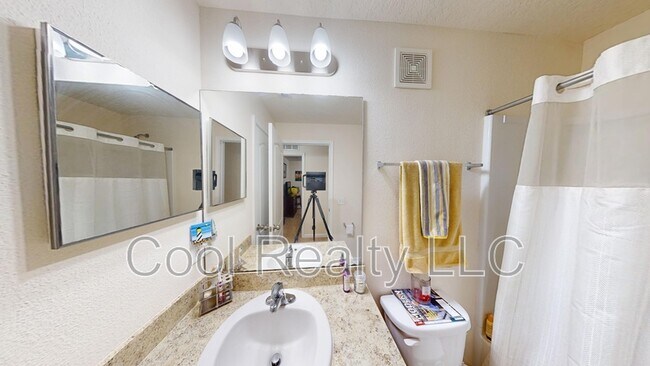 Building Photo - 218 Larkin Pl