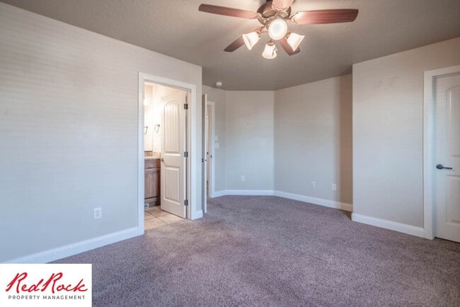 Building Photo - 3 Bedroom Townhome In Southgate Community