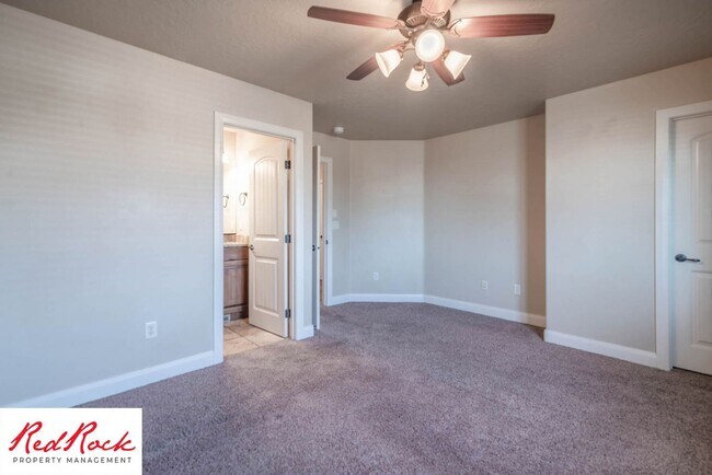 Building Photo - Dog Friendly, Beautiful Southgate Townhome!