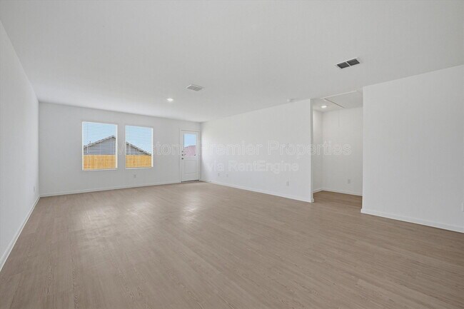 Building Photo - 3719 Longleaf Dr