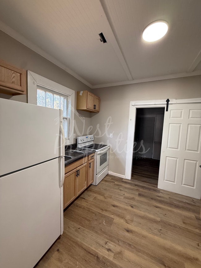 Building Photo - 410 Law St