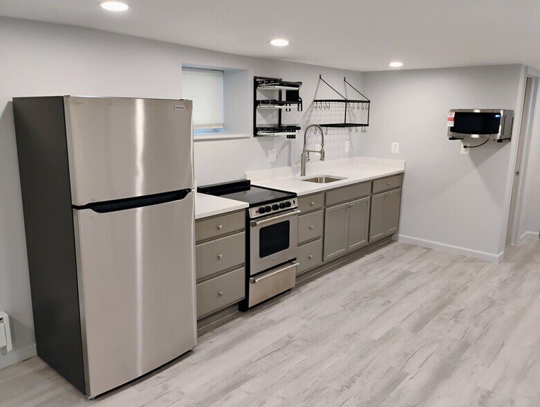 Building Photo - 3609 W Forest Park Ave