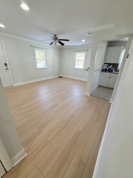 Building Photo - 6021 Park Pl