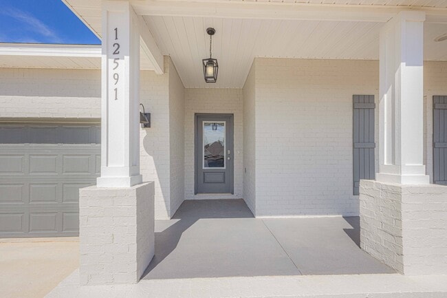 Building Photo - 12591 Shoshoney Cir