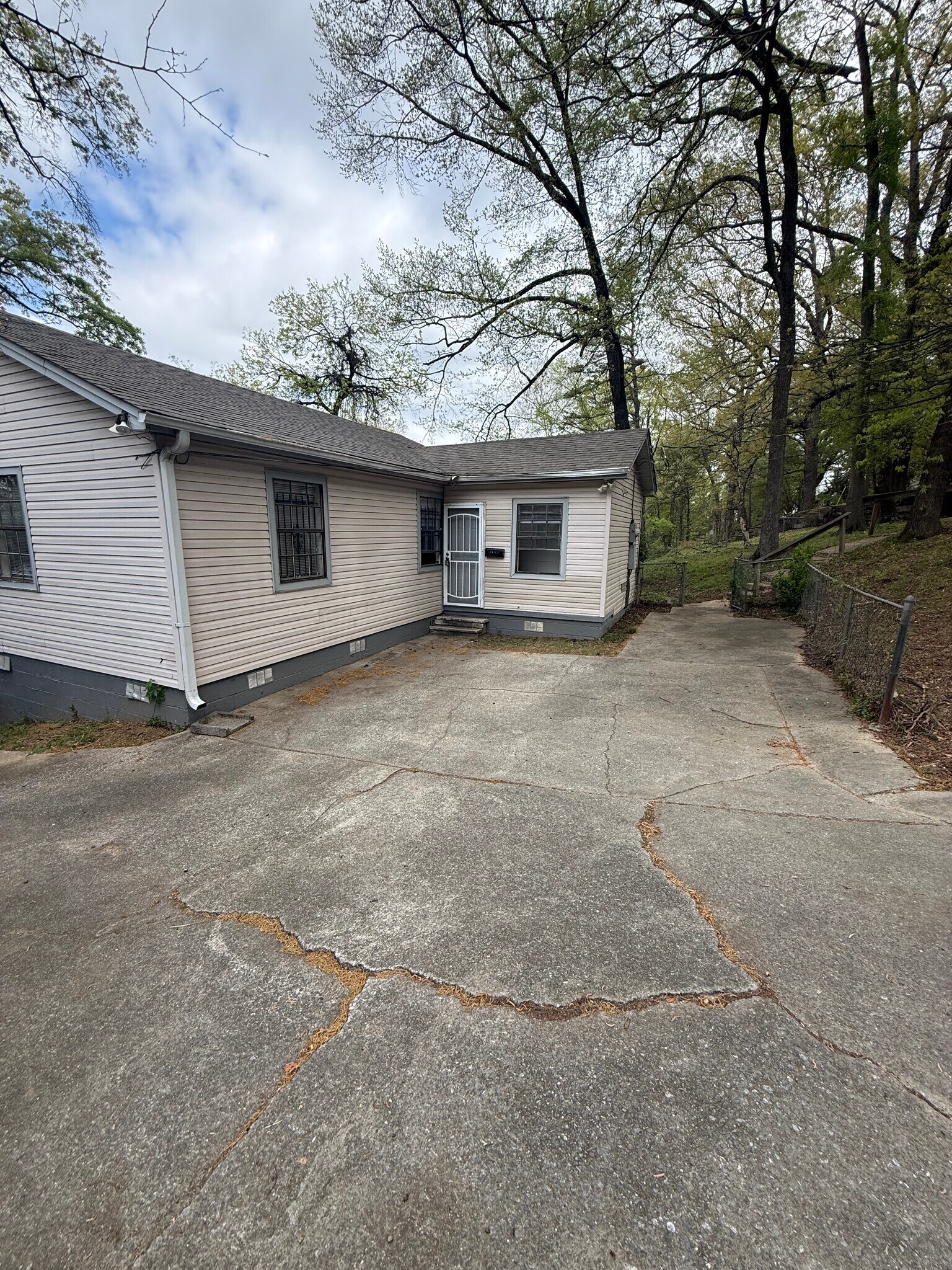 Building Photo - 2621 20th Street Ensley