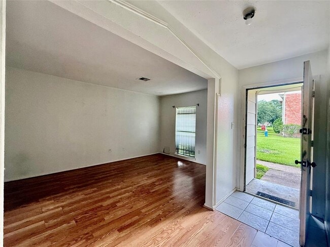 Building Photo - 13161 Clarewood Dr