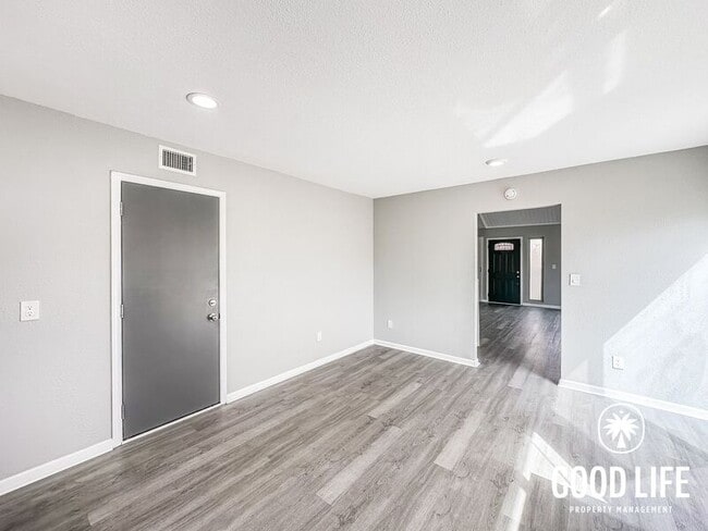 Building Photo - 6813 Parkside Ave