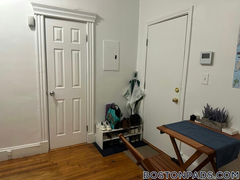 Building Photo - 149 Park Dr