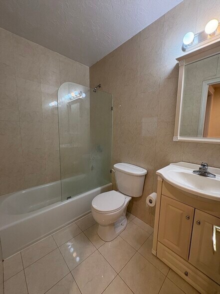 Building Photo - 165 Winthrop Rd