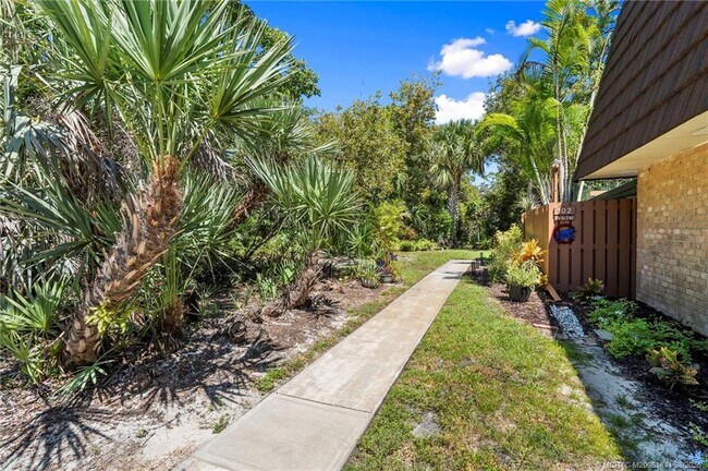 Building Photo - 5616 SE Riverboat Dr