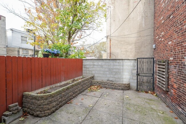 Building Photo - Super property 3 beds finished basement large yard