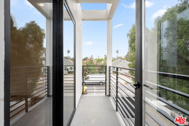 Building Photo - 1920 S Sherbourne Dr