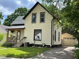 Building Photo - 125 10th Ave SE