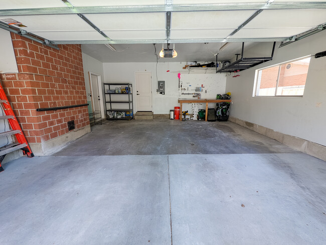 Building Photo - 1658 E 1500 N