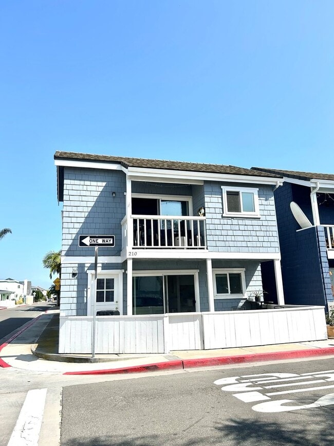 Building Photo - 210 Lugonia St