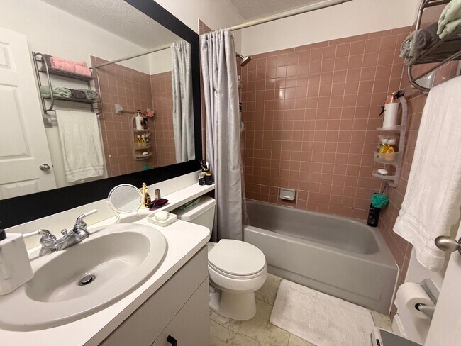 Building Photo - 1902 SW Aladdin St