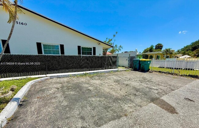 Building Photo - 5160 SW 26th Ave