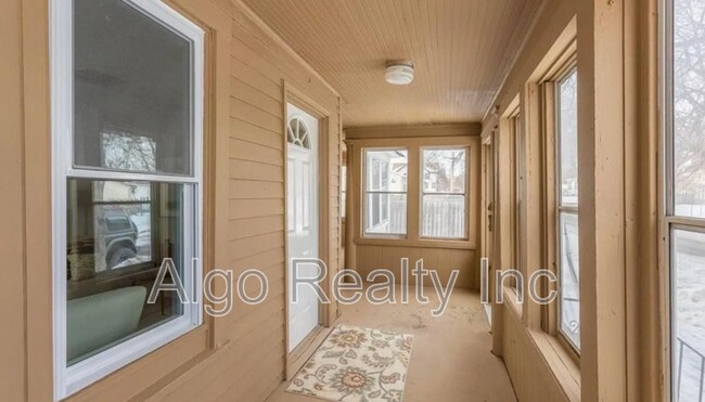 Building Photo - 1015 N 30th Ave